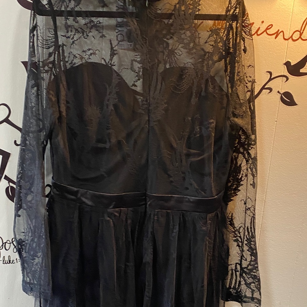 Elegant Strapless Black Dress with Lace Overlay - Picture 8 of 12
